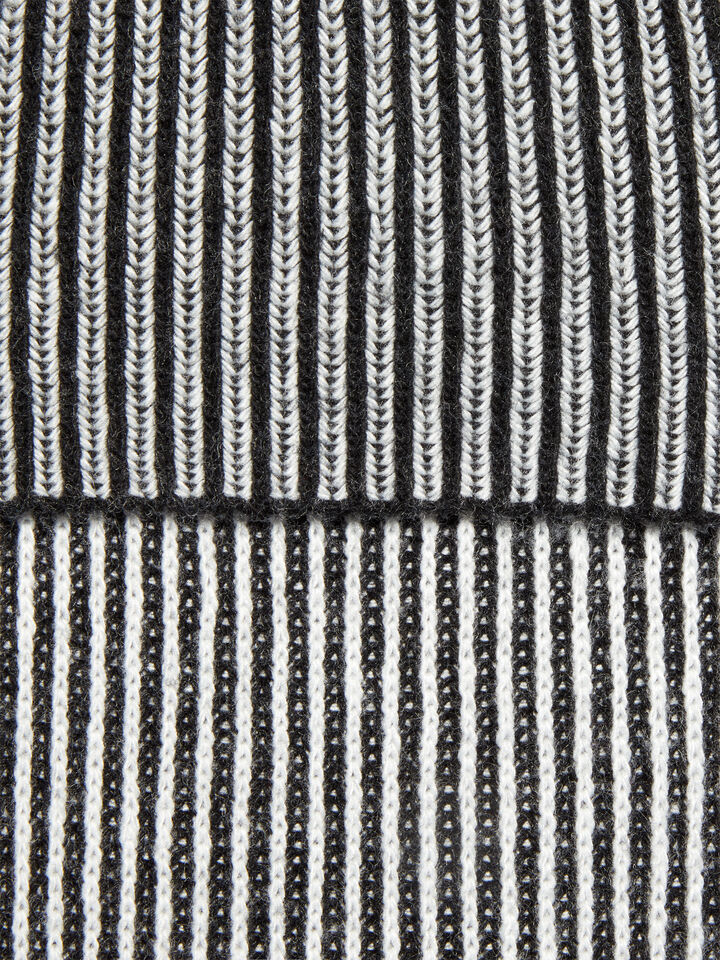 Black knit scarf - null - Gray | Sisley image number 2